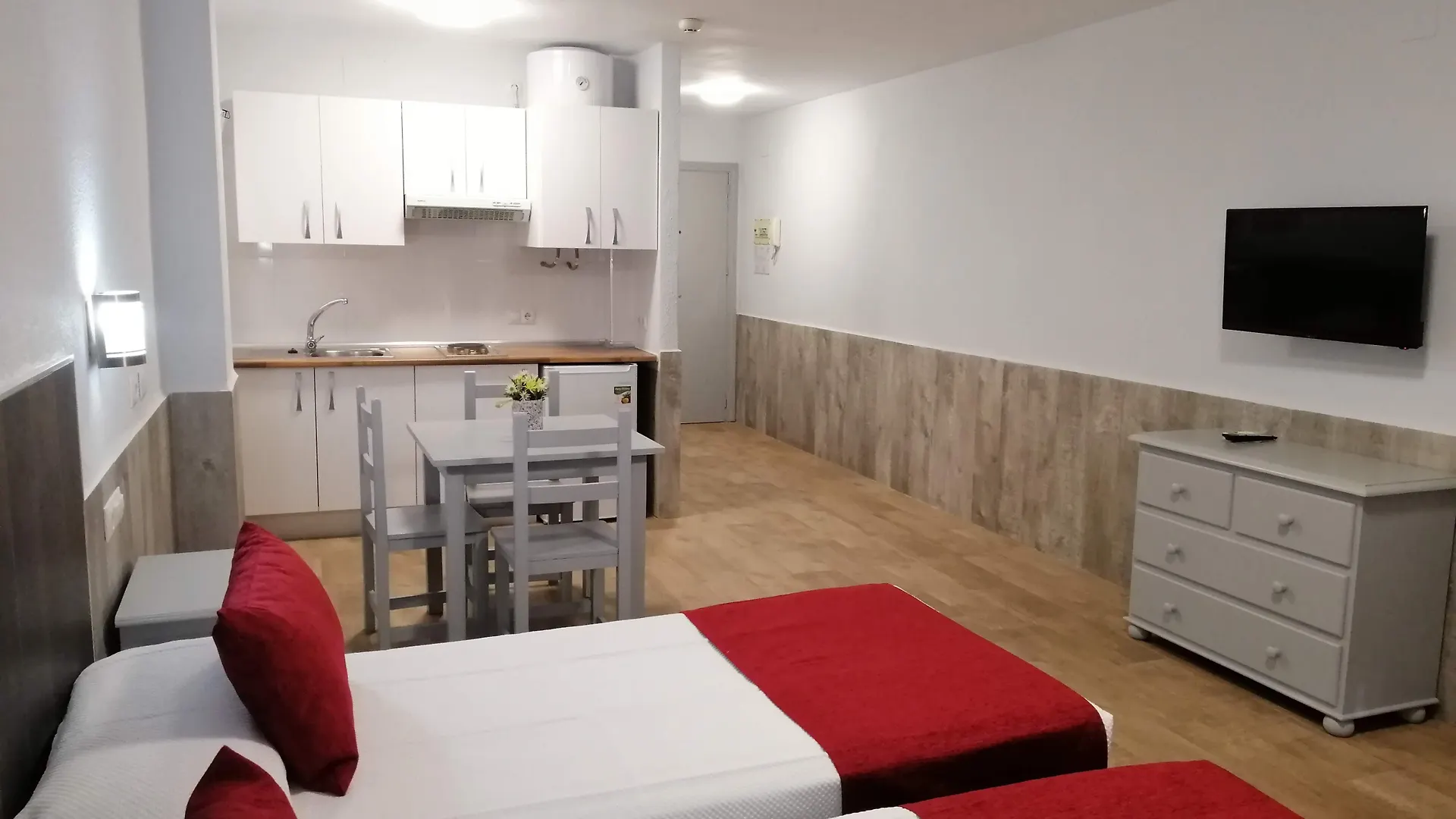 Apartamentos Puerta Del Sur Seville
