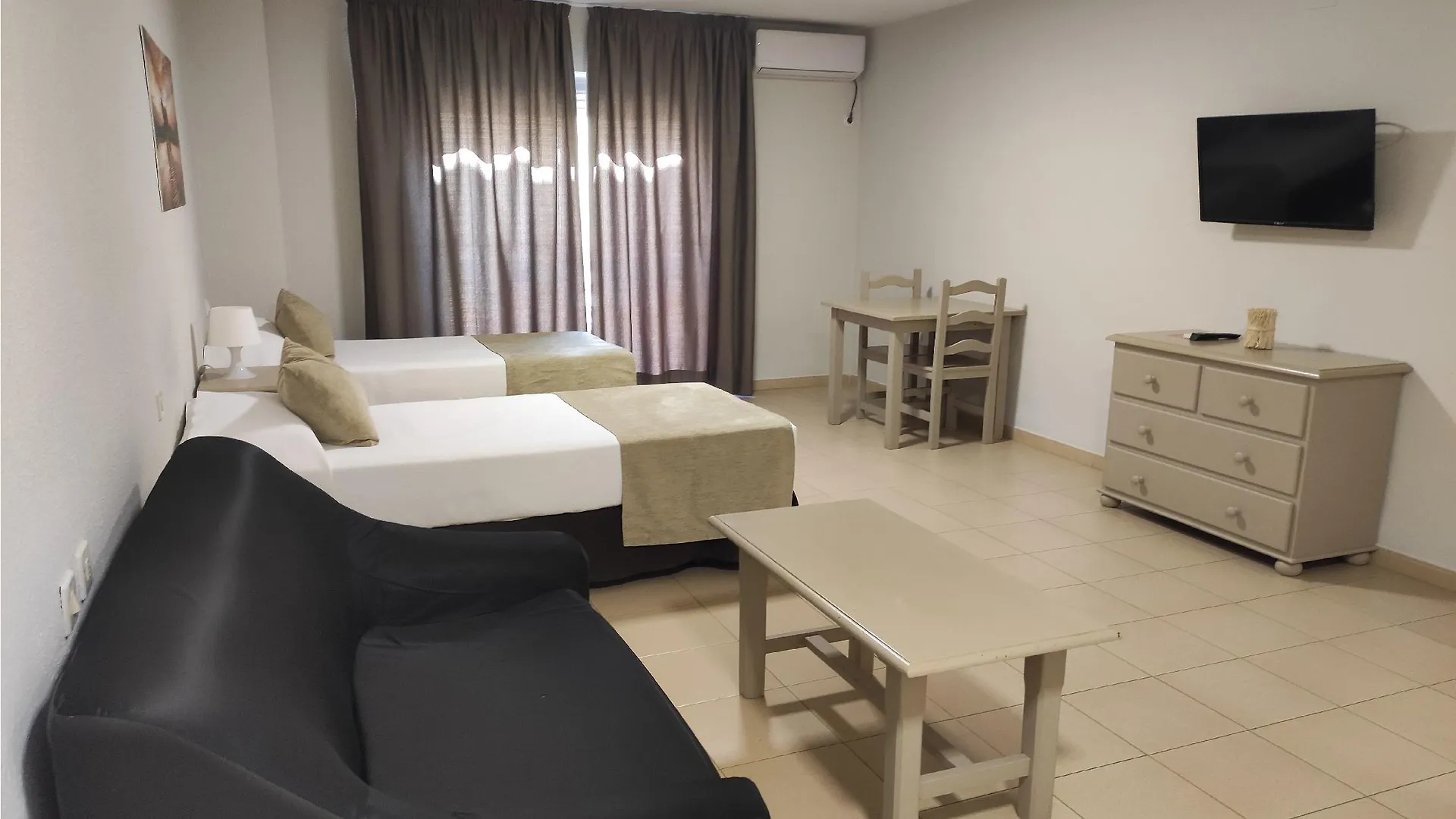 Apartamentos Puerta Del Sur Seville Apartment