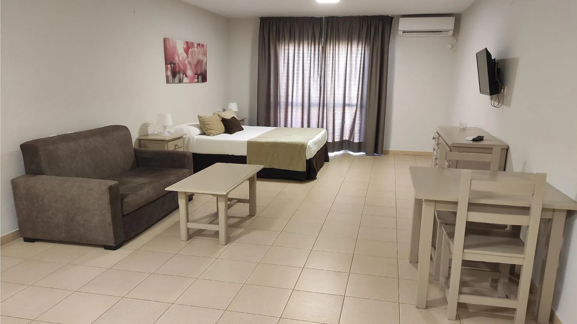 Apartamentos Puerta Del Sur Seville