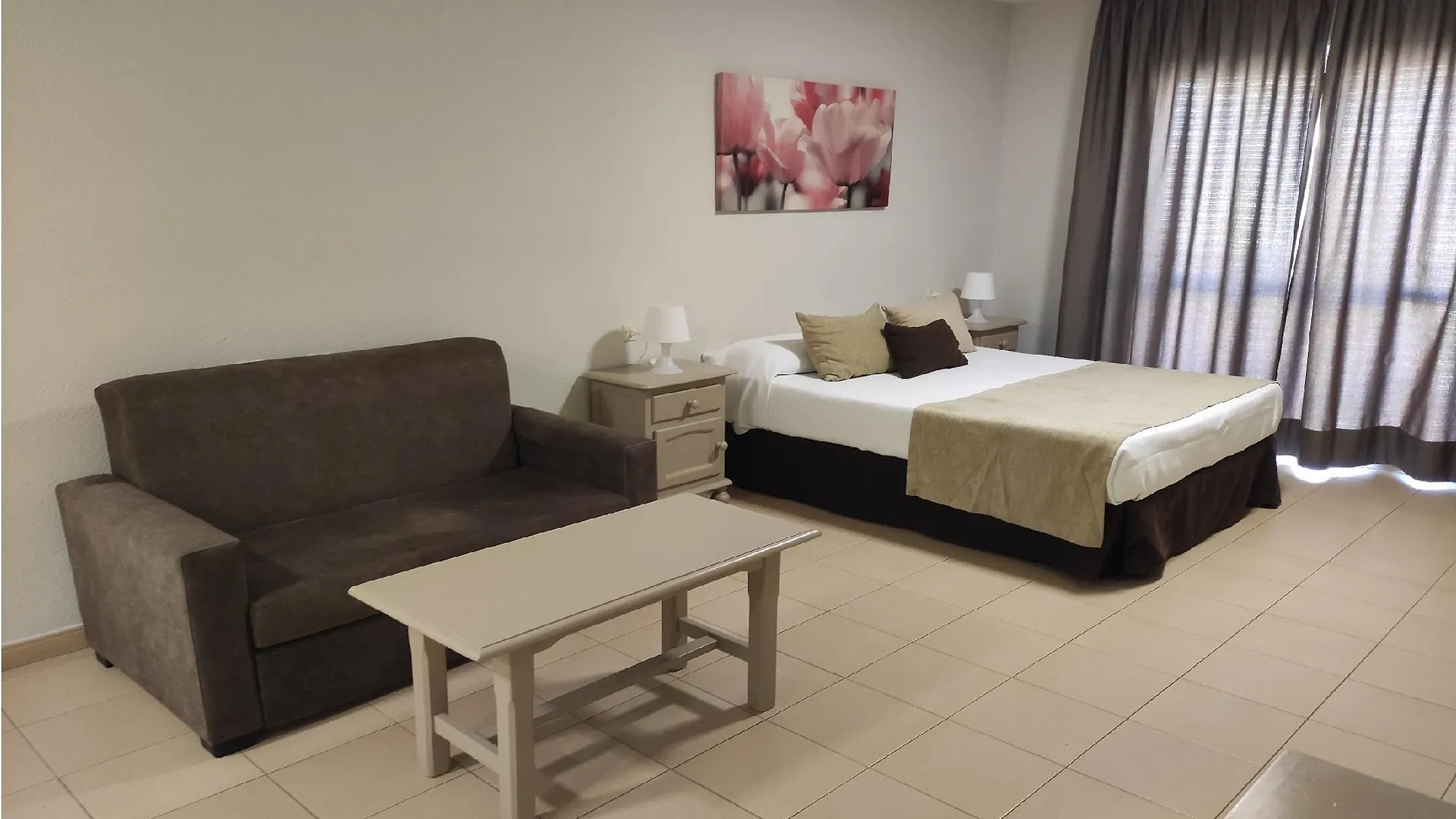 Apartamentos Puerta Del Sur Seville