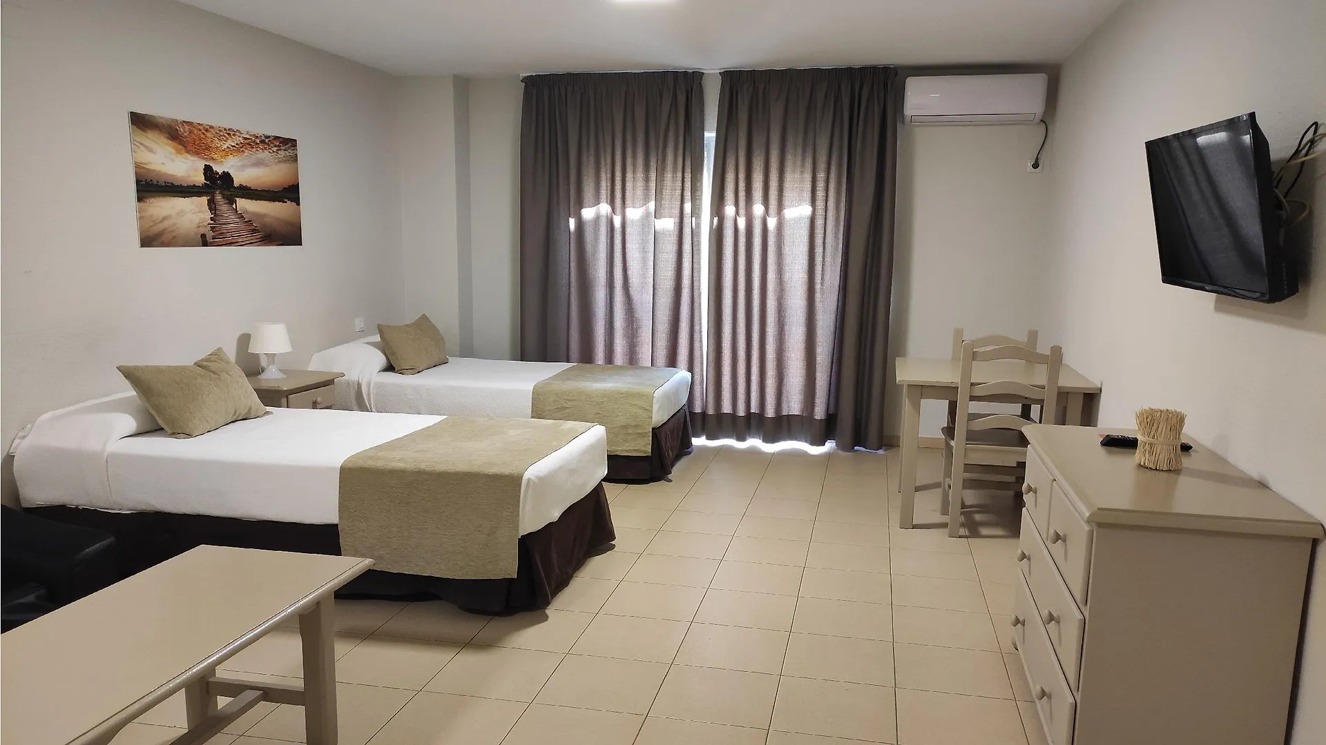 Apartamentos Puerta Del Sur Seville