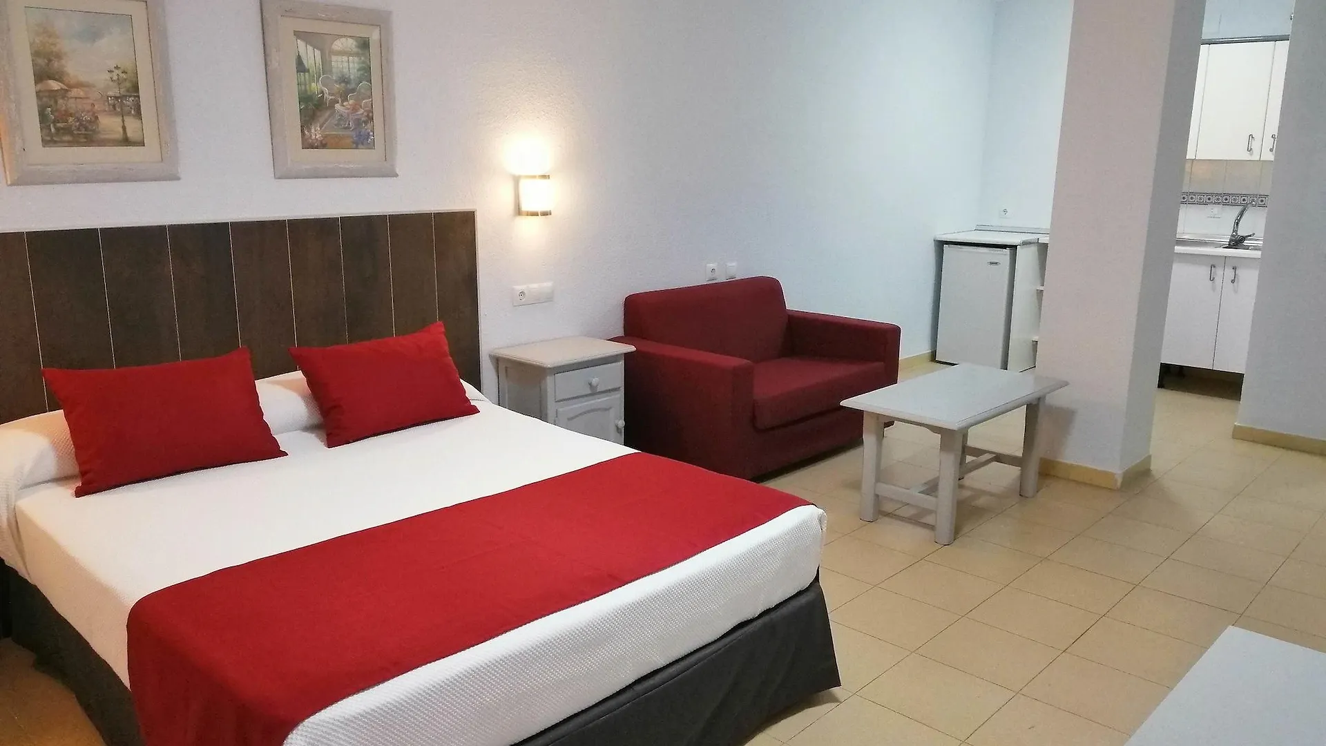 Apartamentos Puerta Del Sur Seville