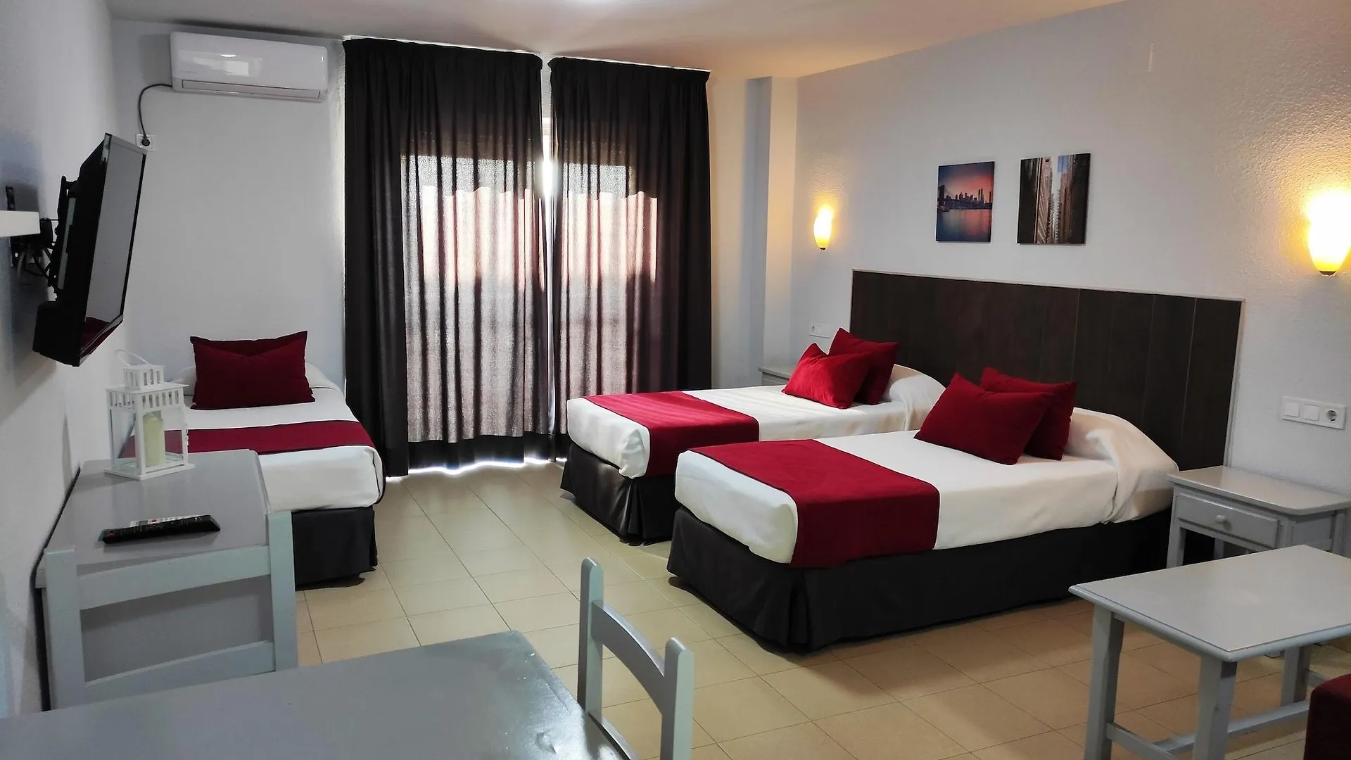 Apartamentos Puerta Del Sur Seville 0*,