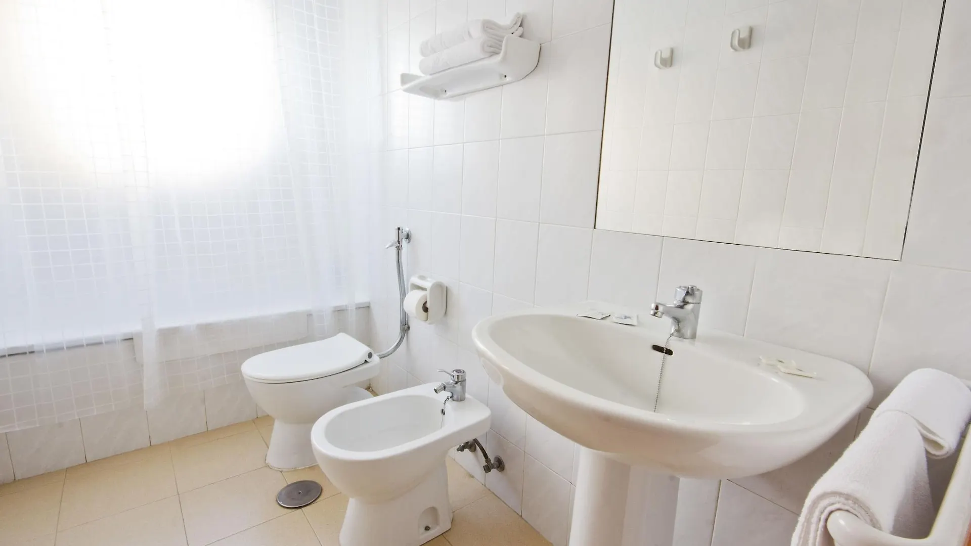 Apartamentos Puerta Del Sur Seville