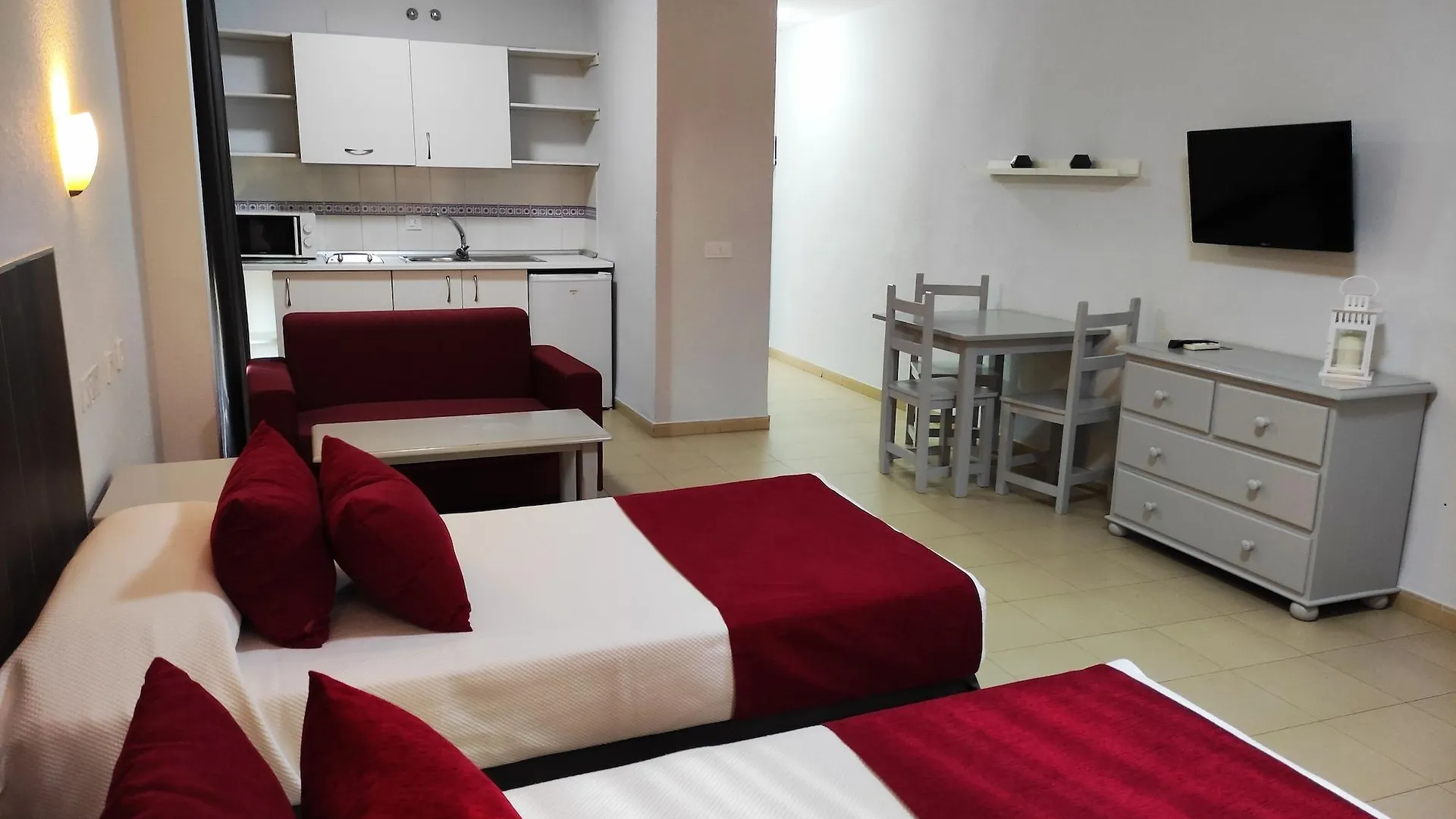 Apartamentos Puerta Del Sur Seville Apartment