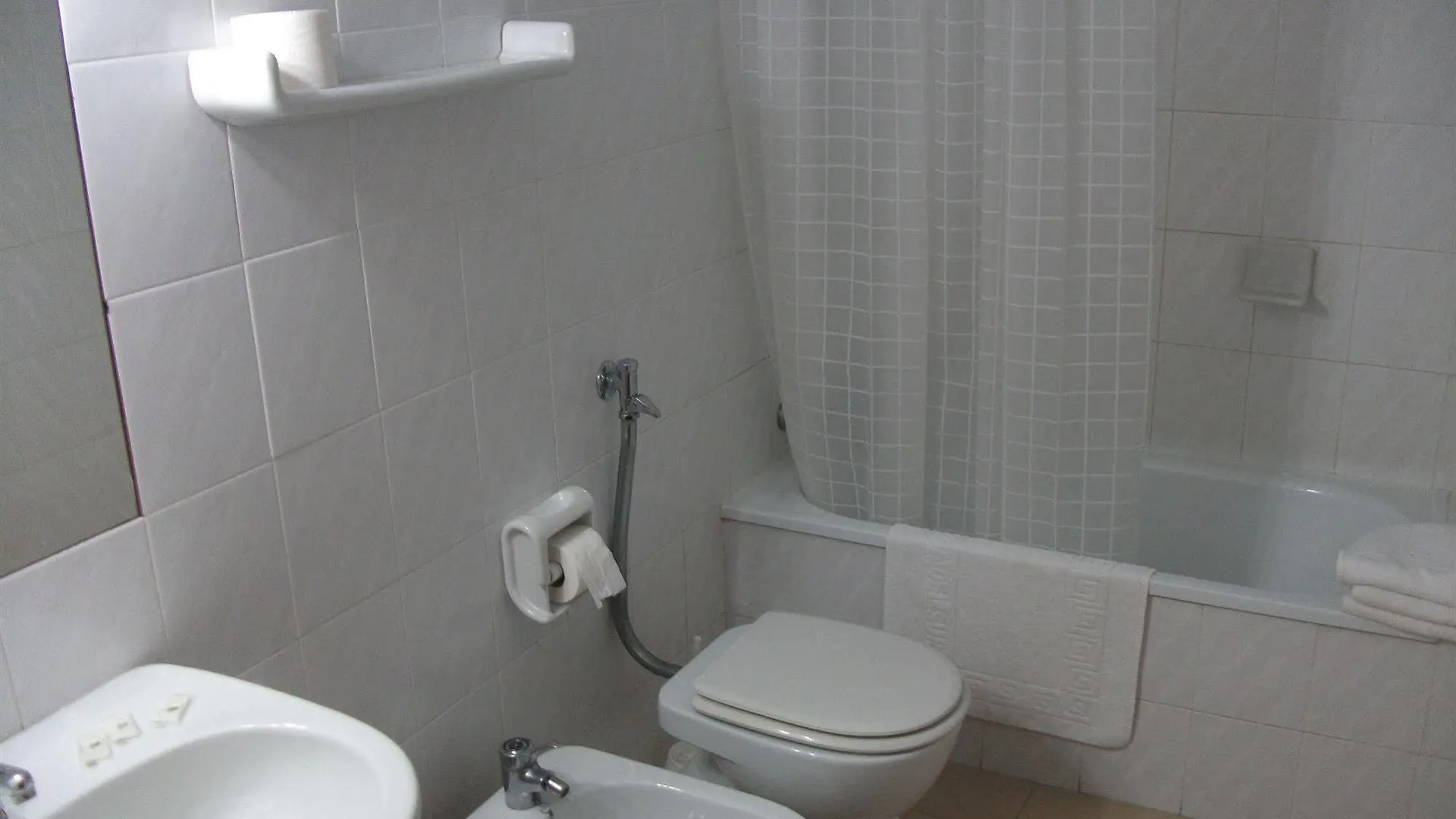 Apartamentos Puerta Del Sur Seville 0*,
