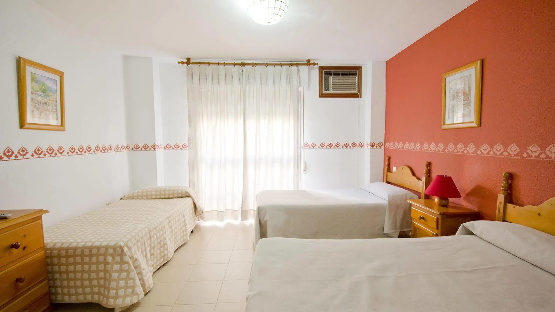 Apartamentos Puerta Del Sur Seville