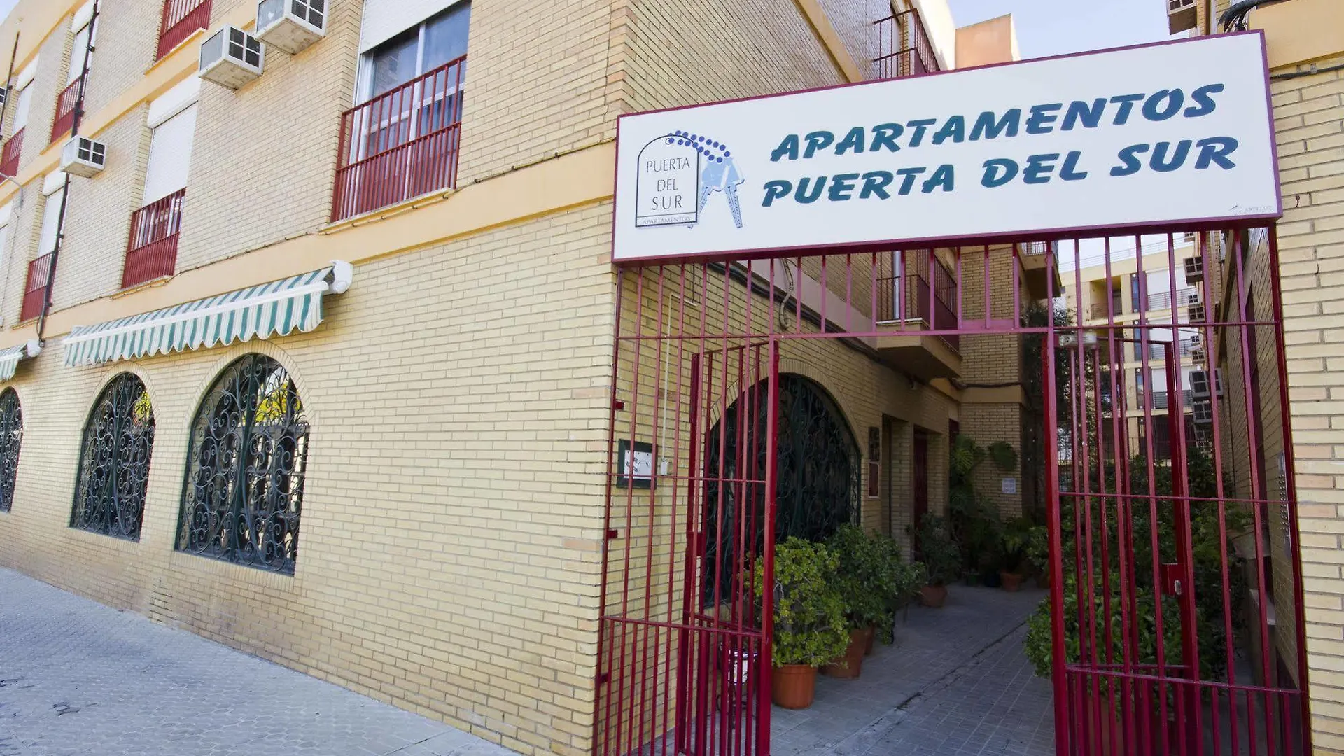 Apartamentos Puerta Del Sur Seville Apartment