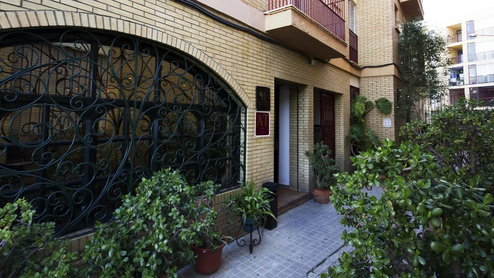 Apartamentos Puerta Del Sur Seville